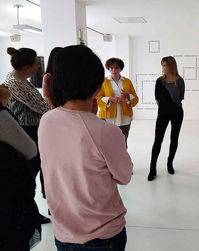 DINÁMICAS DE GRUPO. Movimiento Corporal y Arteterapia. Empoderamiento y Comunicación a través del juego y la investigación Dinámicas de grupo