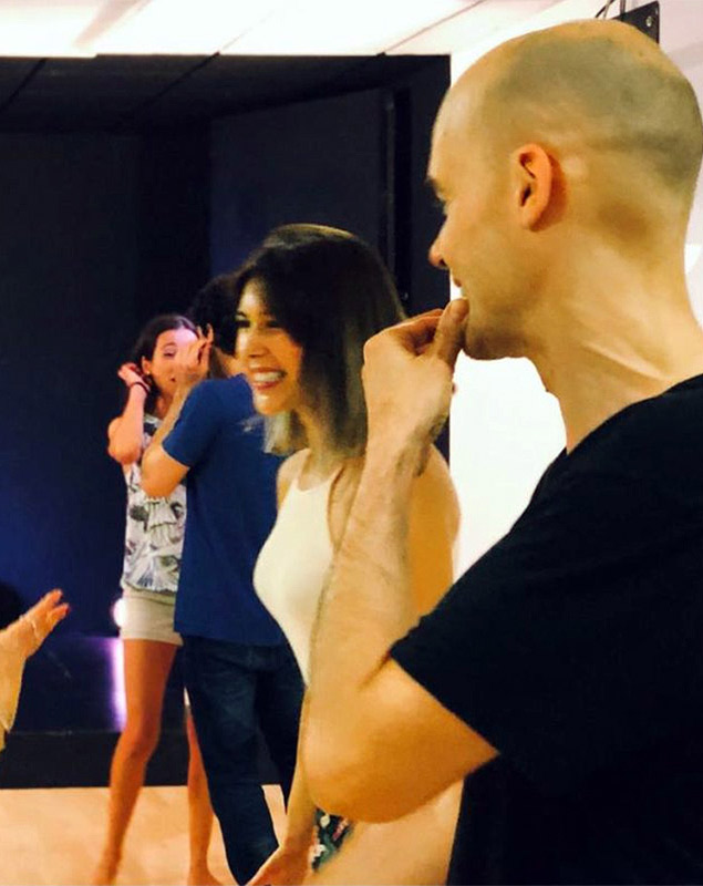 TEATRO FÍSICO-TERAPÉUTICO. Escuchar al cuerpo y dejar que este nos guíe. Aprendizaje y resonancia a través de otras personas. Teatro terapeútico en Getxo